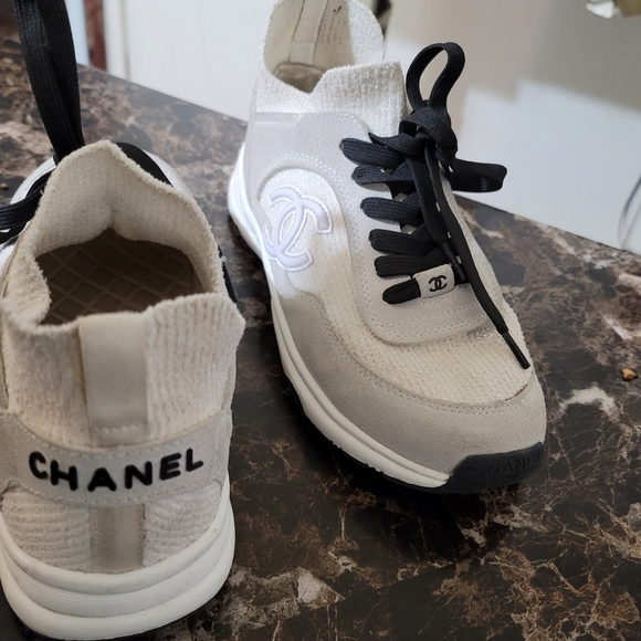 CHANEL TENNIS SHOES - Picture 3 of 3
